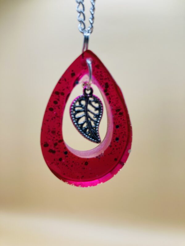 Collier goutte rose et feuille – Image 3