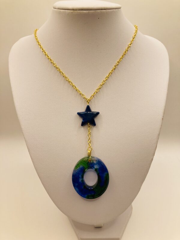 Collier ovale et étoile