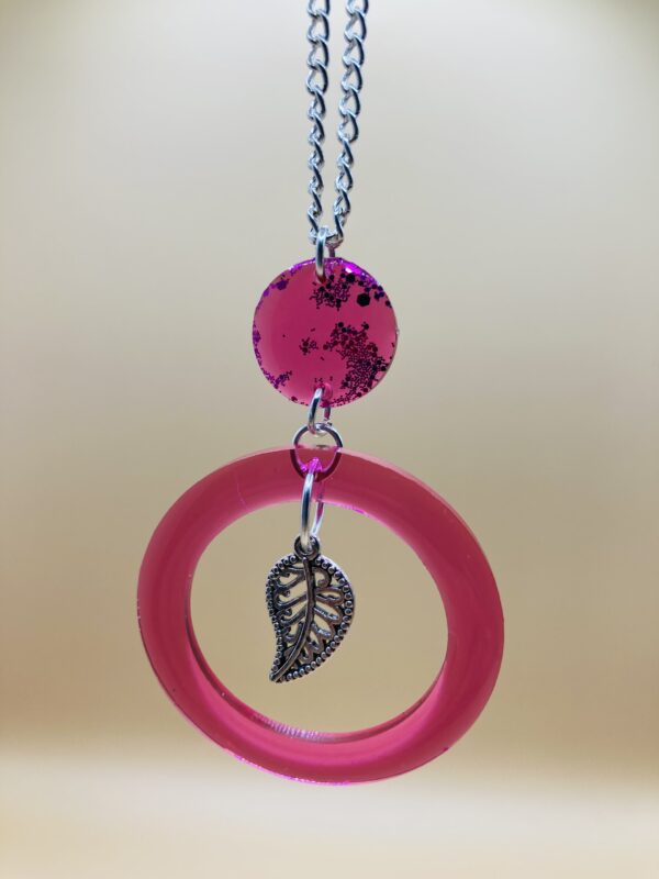 Collier rond et feuille – Image 3